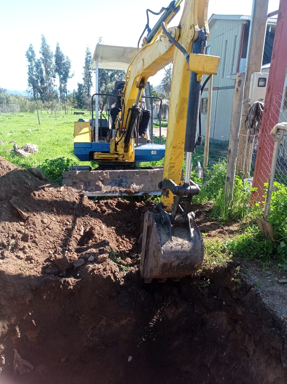 Excavación y conexión hacia fosa séptica